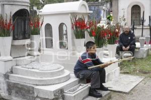 PANTEÓN PREVIO DÍA DE MUERTOS