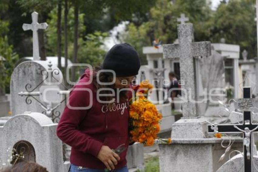 PANTEÓN PREVIO DÍA DE MUERTOS
