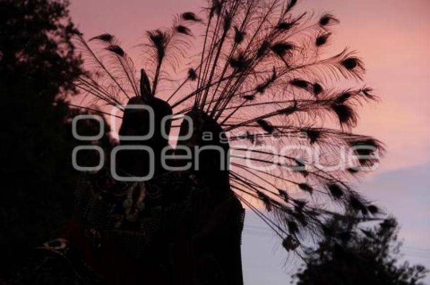 LA MUERTE ES UN SUEÑO . DESFILE