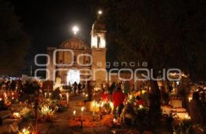VELADA EN PANTEONES DE TLACOTEPEC DE BENITO JUAREZ