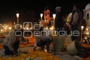 VELADA EN PANTEONES DE TLACOTEPEC DE BENITO JUAREZ