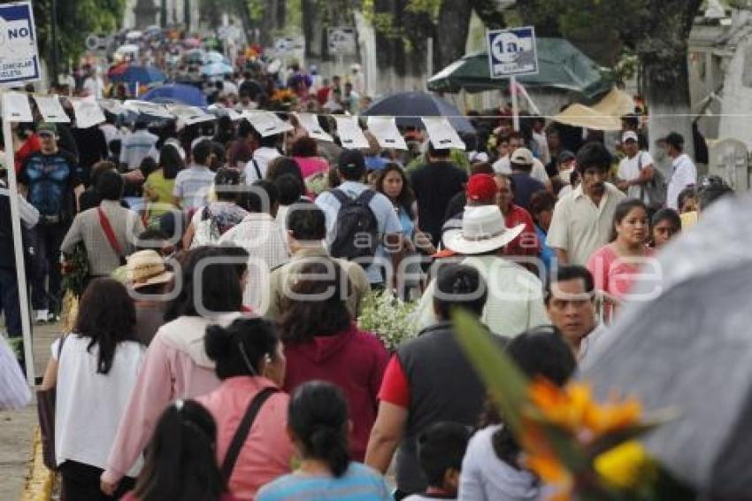 DÍA DE MUERTOS . PANTEÓN
