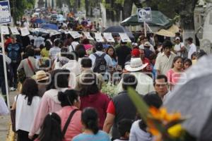 DÍA DE MUERTOS . PANTEÓN