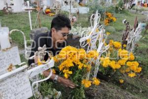 DÍA DE MUERTOS . PANTEÓN