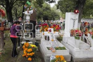 DÍA DE MUERTOS . PANTEÓN