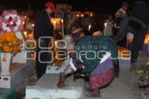 VELADA EN PANTEONES DE TLACOTEPEC DE BENITO JUAREZ