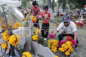 DÍA DE MUERTOS . PANTEÓN