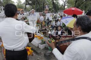 DÍA DE MUERTOS . PANTEÓN