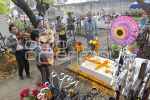 DÍA DE MUERTOS . PANTEÓN