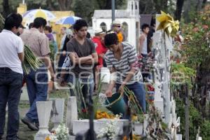 DÍA DE MUERTOS . PANTEÓN