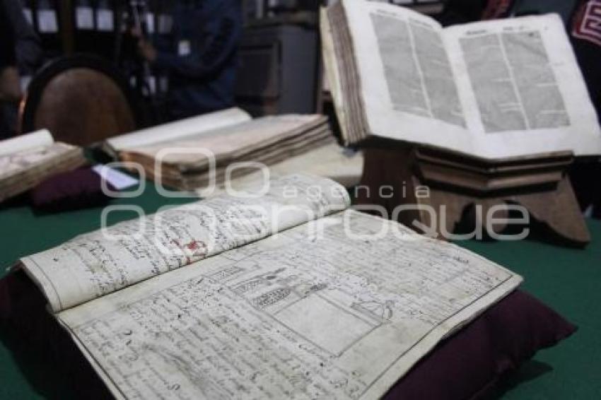 ENTREGA DEL ARCHIVO HISTÓRICO DE CATEDRAL