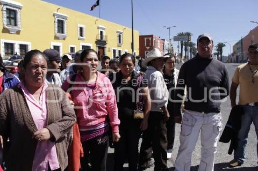 HABITANTES DE GUADALUPE VICTORIA EN CASA AGUAYO