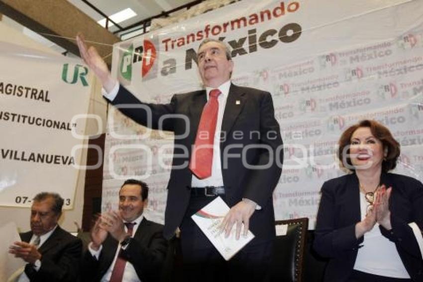 HUMBERTO ROQUE VILLANUEVA PRESENTA LIBRO