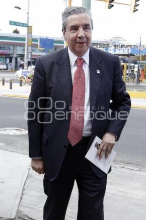 HUMBERTO ROQUE VILLANUEVA PRESENTA LIBRO