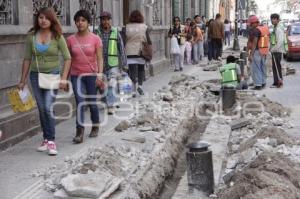 OBRAS EN REFORMA . PEATONES