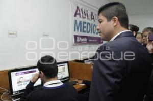 INAUGURA EDUARDO RIVERA AULA DE MEDIOS