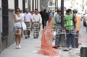 OBRAS EN REFORMA . PEATONES