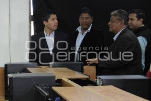 INAUGURA EDUARDO RIVERA AULA DE MEDIOS