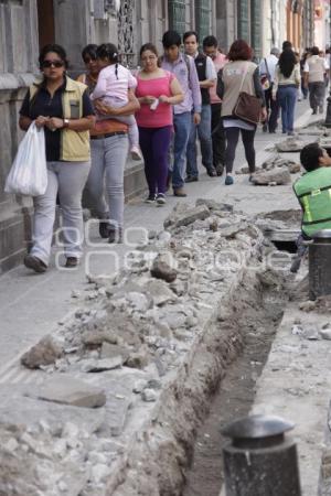 OBRAS EN REFORMA . PEATONES