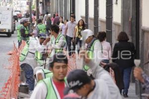 OBRAS EN REFORMA . PEATONES