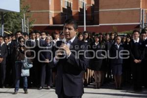 INAUGURA EDUARDO RIVERA AULA DE MEDIOS