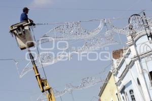 COLOCAN LUCES NAVIDEÑAS EN CALLES Y AVENIDAS