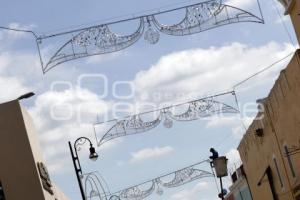 COLOCAN LUCES NAVIDEÑAS EN CALLES Y AVENIDAS