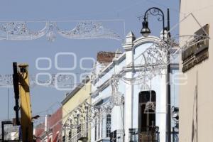 COLOCAN LUCES NAVIDEÑAS EN CALLES Y AVENIDAS