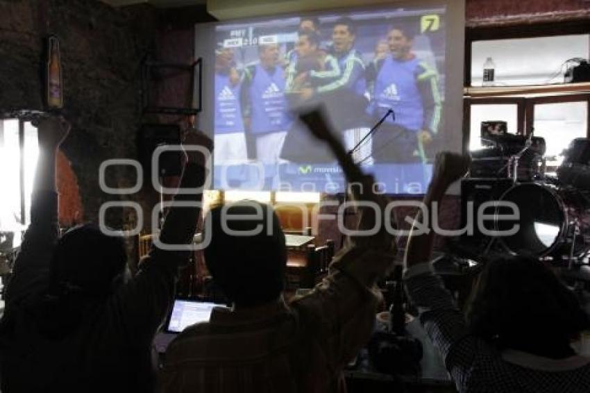 AFICIONADOS VEN PARTIDO DE LA SELECCIÓN EN BARES Y RESTAURANTES