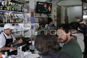 AFICIONADOS VEN PARTIDO DE LA SELECCIÓN EN BARES Y RESTAURANTES