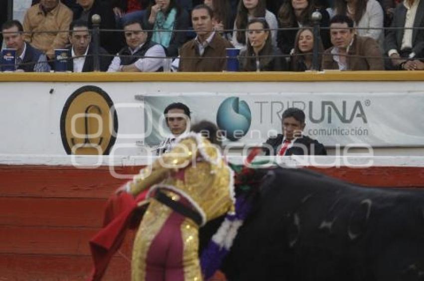 GOBERNADOR ACUDE A CORRIDA DE TOROS