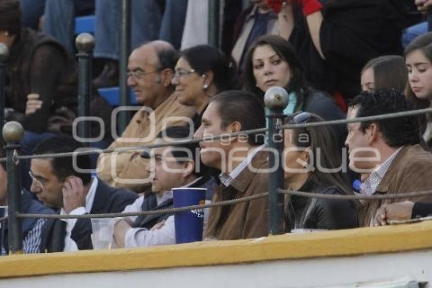 GOBERNADOR ACUDE A CORRIDA DE TOROS