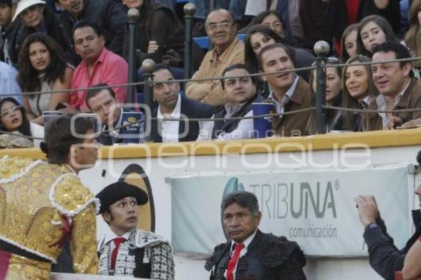 GOBERNADOR ACUDE A CORRIDA DE TOROS