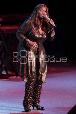 CONCIERTO . GLORIA GAYNOR