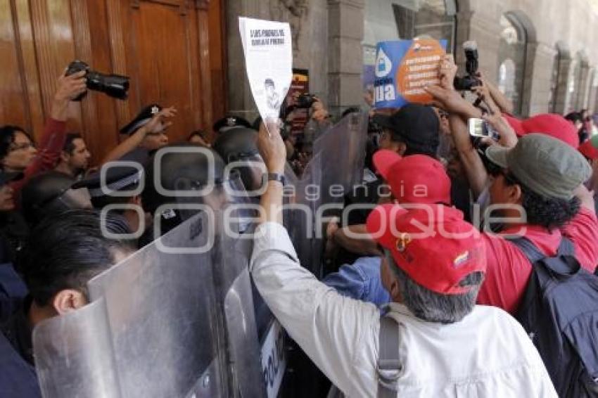 MANIFESTACIÓN DE MAESTROS Y CIUDADANOS EN CONTRA DE LA PRIVATIZACIÓN DEL AGUA