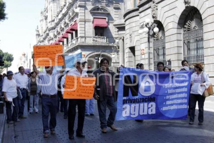 MANIFESTACIÓN DE MAESTROS Y CIUDADANOS EN CONTRA DE LA PRIVATIZACIÓN DEL AGUA