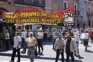MANIFESTACIÓN DE MAESTROS Y CIUDADANOS EN CONTRA DE LA PRIVATIZACIÓN DEL AGUA