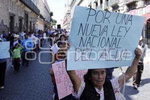 MANIFESTACIÓN DE MAESTROS Y CIUDADANOS EN CONTRA DE LA PRIVATIZACIÓN DEL AGUA