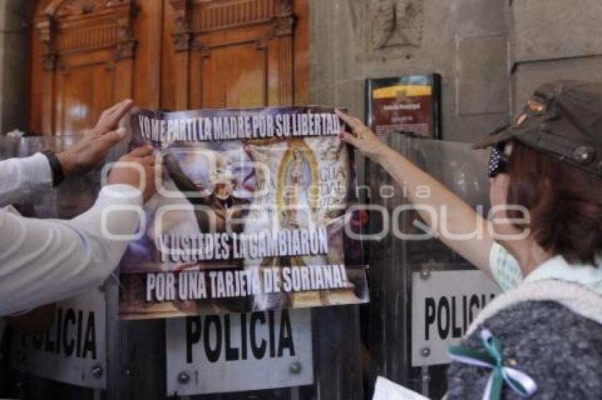 MANIFESTACIÓN DE MAESTROS Y CIUDADANOS EN CONTRA DE LA PRIVATIZACIÓN DEL AGUA