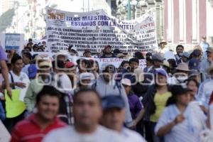 MANIFESTACIÓN DE MAESTROS Y CIUDADANOS EN CONTRA DE LA PRIVATIZACIÓN DEL AGUA