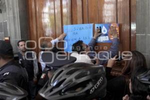 MANIFESTACIÓN DE MAESTROS Y CIUDADANOS EN CONTRA DE LA PRIVATIZACIÓN DEL AGUA