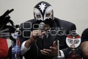 MUESTRA DE CARTELES DE LUCHA LIBRE