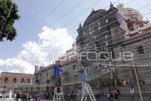 COLOCACIÓN LUCES NAVIDEÑAS. ZÓCALO