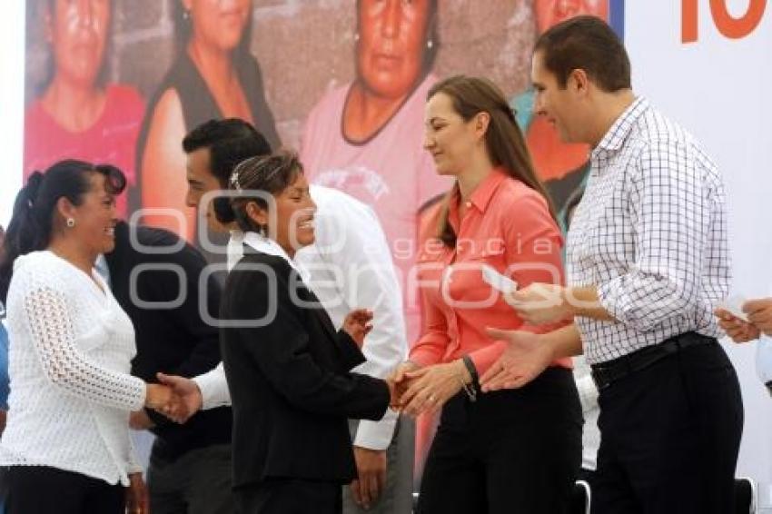 16 ENTREGA CRÉDITO A LA PALABRA DE LA MUJER