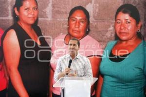 16 ENTREGA CRÉDITO A LA PALABRA DE LA MUJER