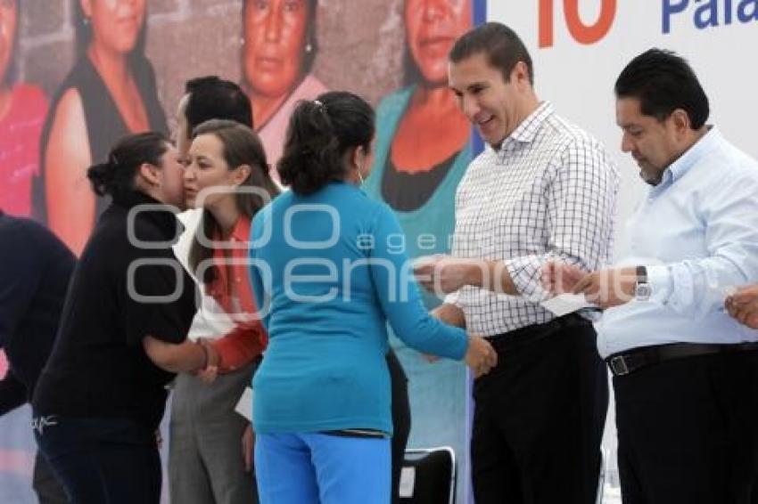 16 ENTREGA CRÉDITO A LA PALABRA DE LA MUJER