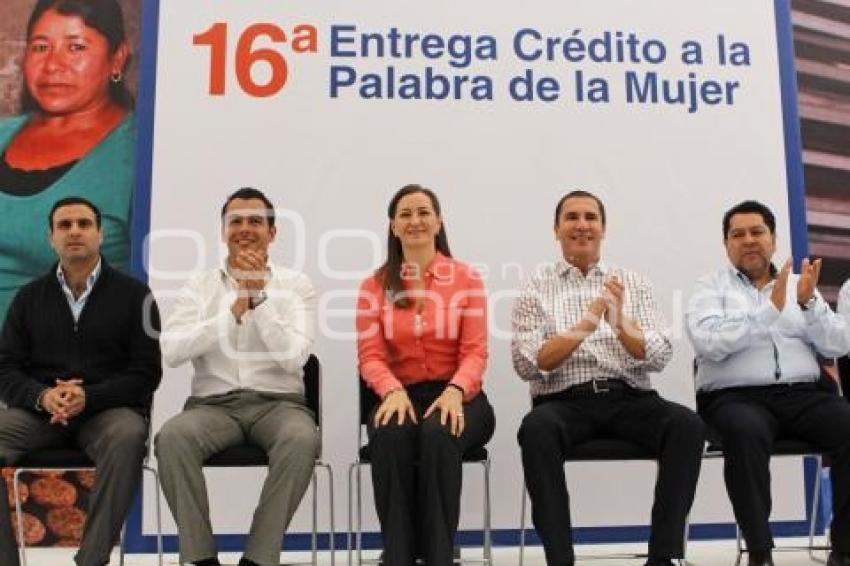 16 ENTREGA CRÉDITO A LA PALABRA DE LA MUJER