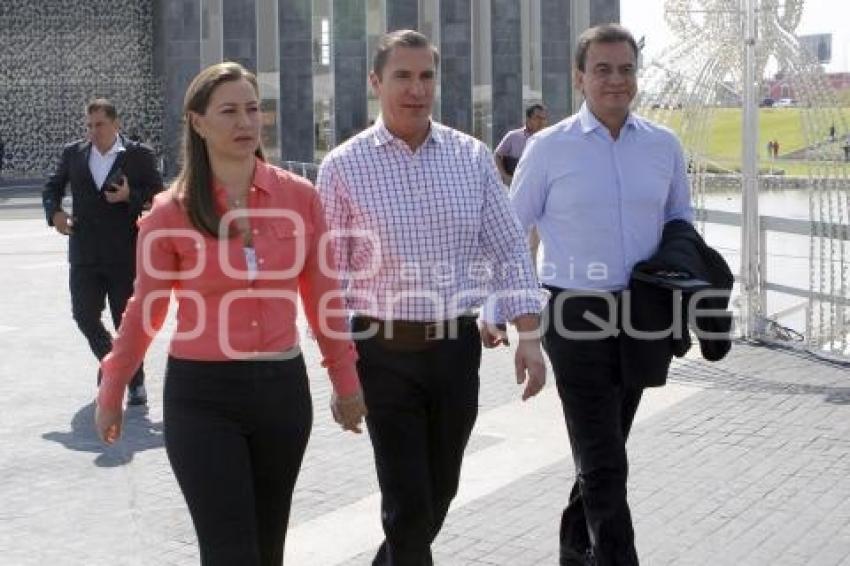 16 ENTREGA CRÉDITO A LA PALABRA DE LA MUJER