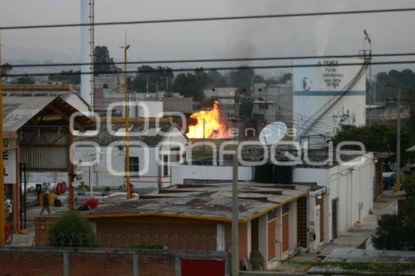 INCENDIO CONTROLADO EN COMPLEJO PETROQUÍMICO