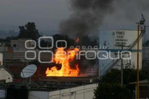 INCENDIO CONTROLADO EN COMPLEJO PETROQUÍMICO